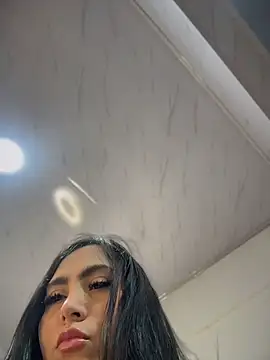 Sarahballiston  online show from May 27, 2026, 1:15 am