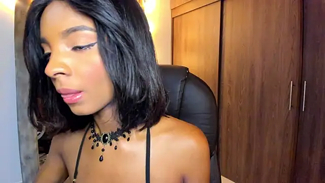 alikahouston4 online show from November 7, 2025, 6:29 am