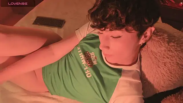 Snapshot of AdamDayt chatting on January 22, 2025, 12:59 am AdamDayt online show from January 22, 2025, 12:59 am