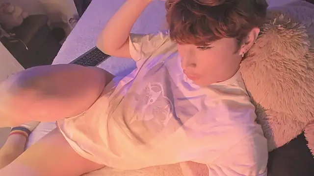 Snapshot of AdamDayt chatting on March 17, 2025, 1:24 am AdamDayt online show from March 17, 2025, 1:24 am