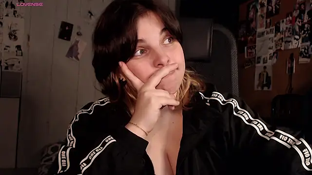 Saya sweet online show from November 30, 2025, 9:04 pm