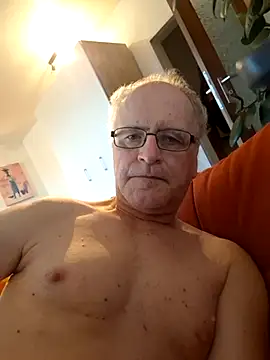 Milkasahne64 online show from October 3, 2025, 6:37 am