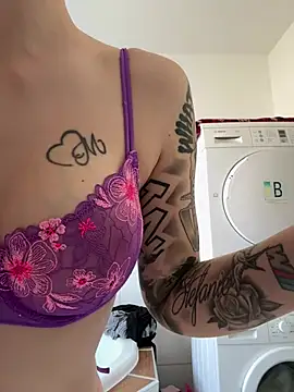 Snapshot of LenaSophie chatting on March 5, 2025, 12:00 pm LenaSophie online show from March 5, 2025, 12:00 pm