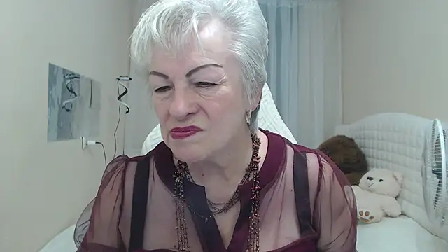 KayleSmoll online show from September 9, 2025, 6:28 pm