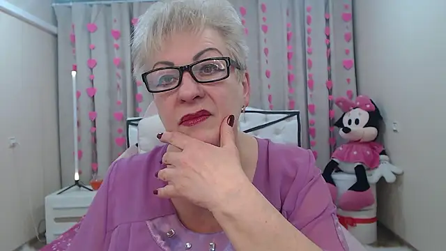 Snapshot of KayleSmoll chatting on February 7, 2026, 7:44 pm KayleSmoll online show from February 7, 2026, 7:44 pm