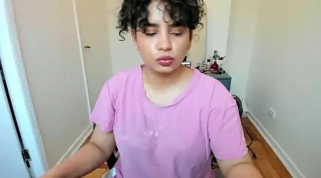 Snapshot of cinnamon_rosa chatting on December 19, 2024, 10:53 pm cinnamon rosa online show from December 19, 2024, 10:53 pm