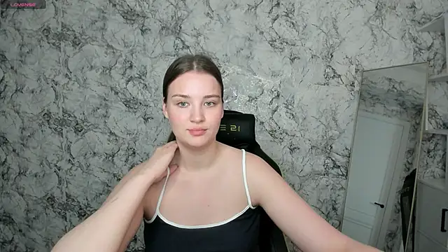 DeniRicchii online show from May 12, 2026, 3:07 pm