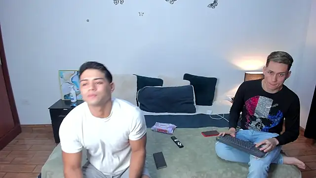Snapshot of Luciano_and_Marlon chatting on February 26, 2025, 1:54 pm Luciano and Marlon online show from February 26, 2025, 1:54 pm