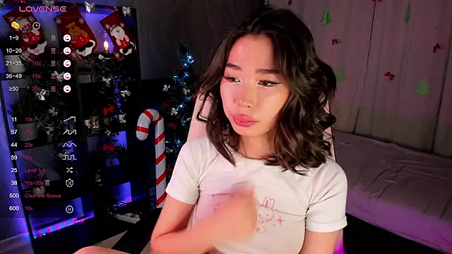 sensualily online show from December 17, 2025, 4:12 pm