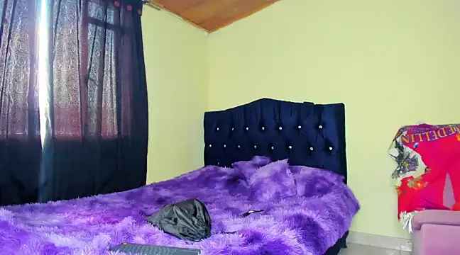 scarlet tommy online show from March 15, 2025, 9:05 pm