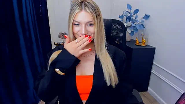 SelenaeMoore online show from November 30, 2025, 6:41 pm