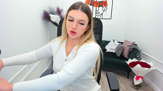 SelenaeMoore online show from October 25, 2025, 7:36 pm