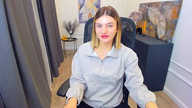 SelenaeMoore online show from April 12, 2026, 3:43 am