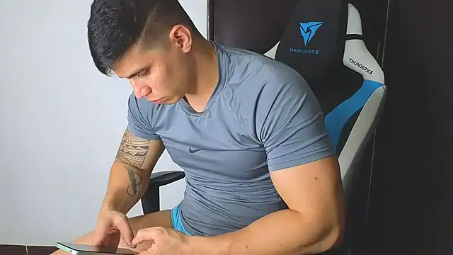 Ethanstill1 online show from December 7, 2024, 5:37 pm