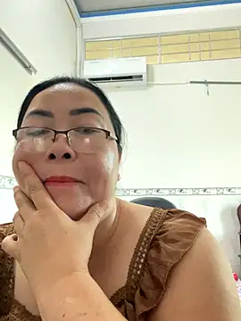 Snapshot of NDith chatting on September 16, 2025, 8:15 am NDith online show from September 16, 2025, 8:15 am