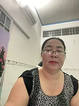 Snapshot of NDith chatting on March 16, 2025, 11:49 am NDith online show from March 16, 2025, 11:49 am
