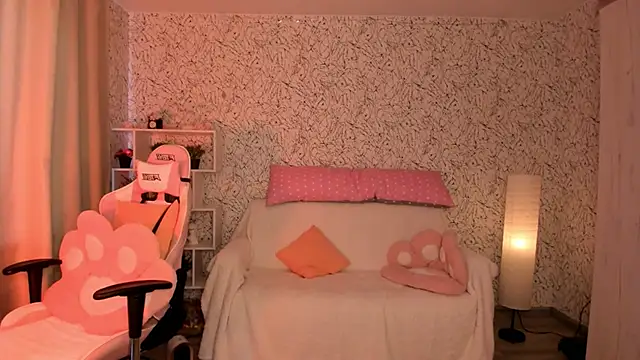 Snapshot of luna_cross chatting on March 19, 2025, 7:29 am luna cross online show from March 19, 2025, 7:29 am