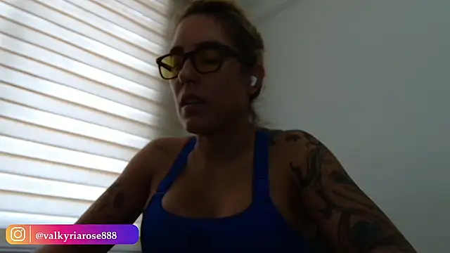 Isis69  online show from April 27, 2026, 3:32 pm