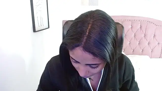 shaneelle online show from November 4, 2025, 3:10 am