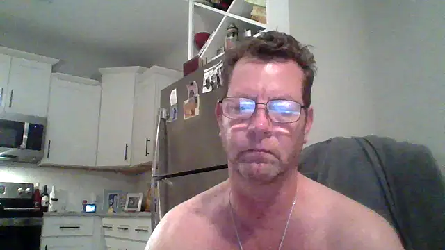 Goldenbear3111 online show from March 5, 2026, 2:41 am