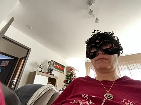 Snapshot of Marilou1983 chatting on December 28, 2024, 10:25 am Marilou1983 online show from December 28, 2024, 10:25 am