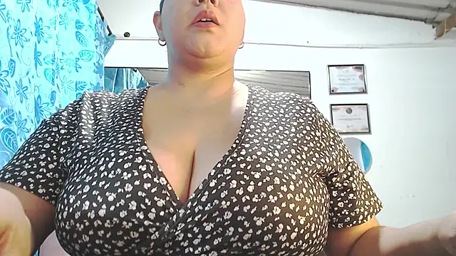 mia donatto369 online show from September 22, 2025, 8:48 pm