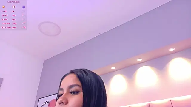 KeilyRoss online show from October 28, 2025, 8:08 pm