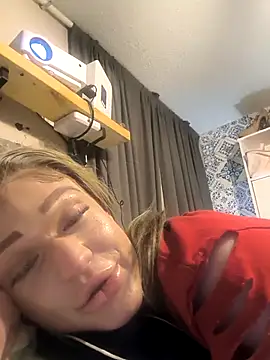 ImCarolinaCutiexxx online show from October 22, 2025, 3:55 pm