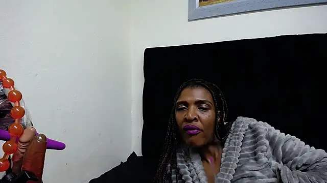 Snapshot of SpicyQueenxxxx chatting on March 1, 2025, 6:43 pm SpicyQueenxxxx online show from March 1, 2025, 6:43 pm