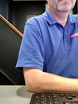 JulianJ50 online show from December 5, 2025, 8:50 pm