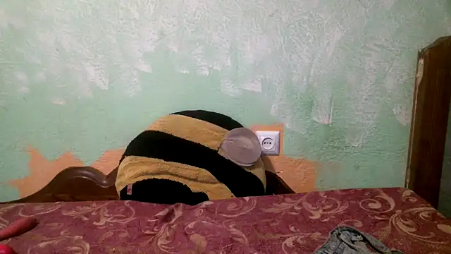 DennisXCaroll online show from November 23, 2025, 8:35 am