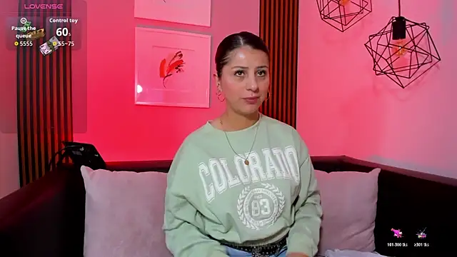 Nahiajhonson  online show from February 16, 2026, 11:53 am