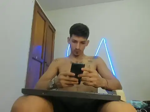 Snapshot of MasterSEX420 chatting on February 3, 2026, 8:03 pm MasterSEX420 online show from February 3, 2026, 8:03 pm