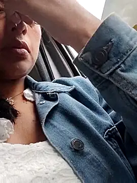 EmmaTorres  online show from December 18, 2025, 9:29 pm