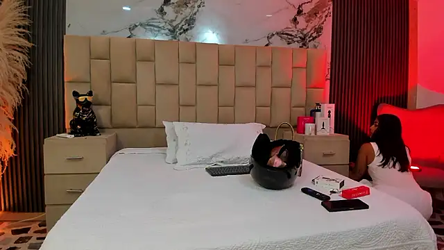 Snapshot of EmmaTorres_ chatting on February 2, 2026, 10:20 pm EmmaTorres online show from February 2, 2026, 10:20 pm