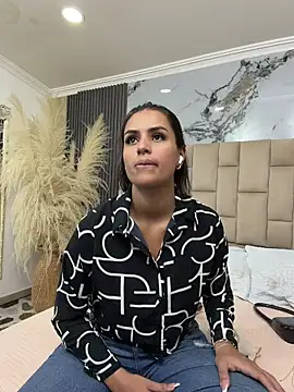 Snapshot of EmmaTorres_ chatting on February 13, 2026, 9:37 pm EmmaTorres online show from February 13, 2026, 9:37 pm