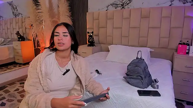 Snapshot of EmmaTorres_ chatting on February 1, 2026, 10:08 pm EmmaTorres online show from February 1, 2026, 10:08 pm