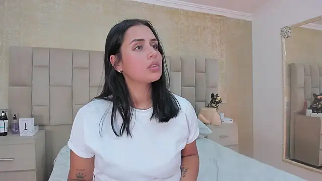 EmmaTorres  online show from March 16, 2025, 9:37 pm