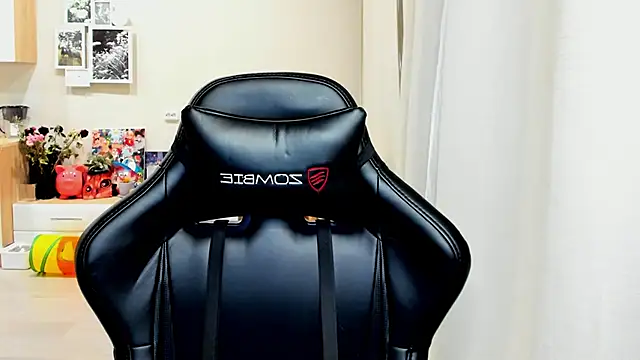 Sm0ly online show from October 25, 2025, 1:38 am