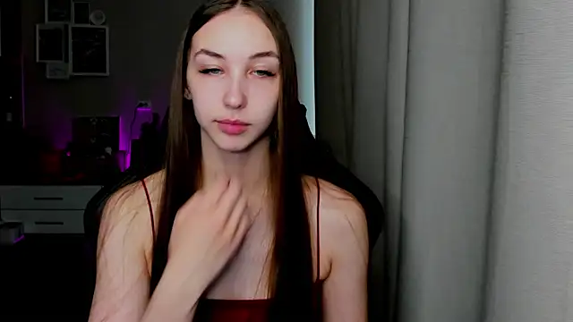 Sm0ly online show from May 3, 2026, 2:49 am