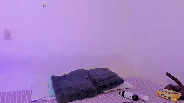 crystalvazquez online show from January 6, 2026, 1:04 pm