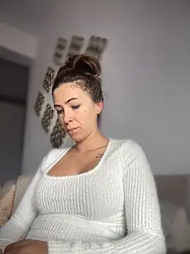 RaquelleDevon online show from October 15, 2025, 8:33 am