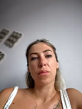 RaquelleDevon online show from July 1, 2026, 10:04 am