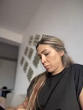 RaquelleDevon online show from April 8, 2026, 9:33 am