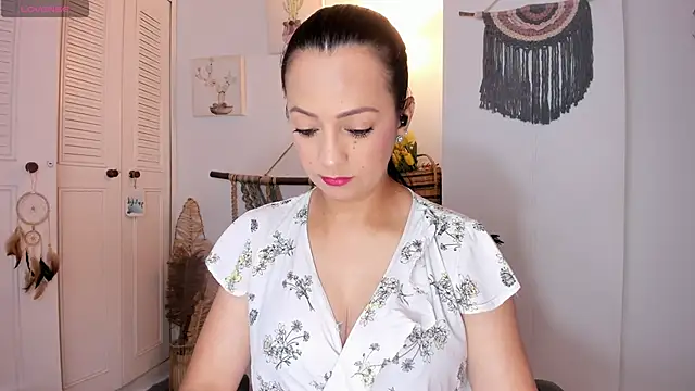 anaruiz  online show from March 18, 2026, 1:57 pm