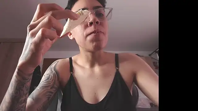 Cutie Shy  online show from March 27, 2026, 2:51 pm