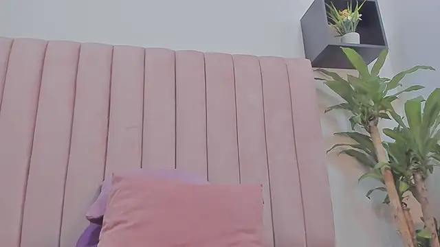 Snapshot of camila__herrera chatting on February 26, 2025, 9:22 am camila herrera online show from February 26, 2025, 9:22 am
