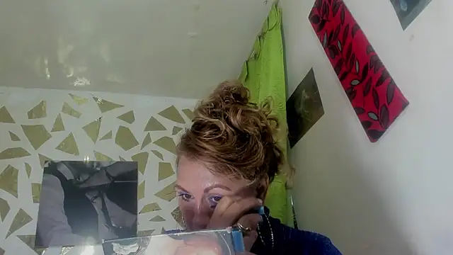 Kazsandraa online show from November 9, 2025, 10:14 pm