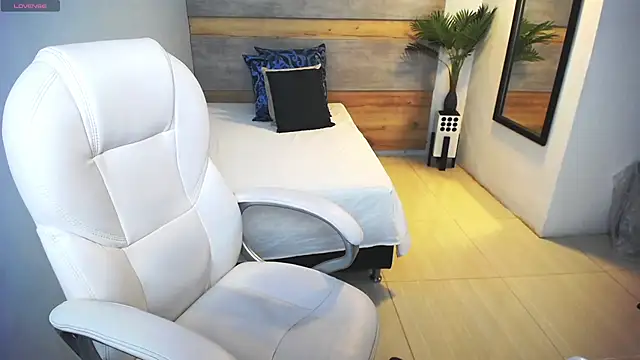 liseth fox online show from March 6, 2025, 1:27 am