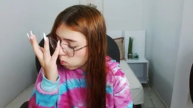 liseth fox online show from February 17, 2025, 12:49 pm